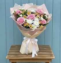 Букет цветов из:  Гвоздики, Орхидеи и Розы в Некрасовке Хабаровский край