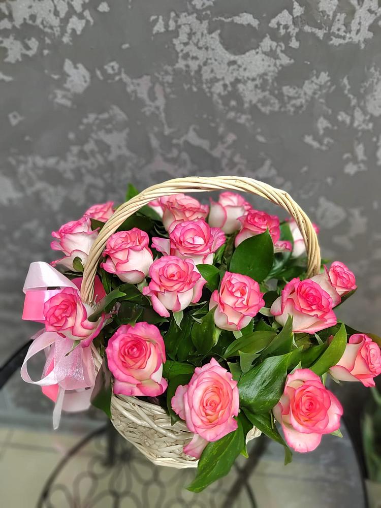 Цветочная композиция из Розы в корзине в Некрасовке Хабаровский край
