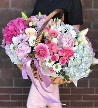Композиция солнечный день в Некрасовке Хабаровский край Цветочная композиция из Розы, Хризантемы, Пионы и Лизиантусы в корзине в Некрасовке Хабаровский край
