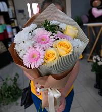 Букет цветов из:  Герберы, Розы и Хризантемы в Некрасовке Хабаровский край