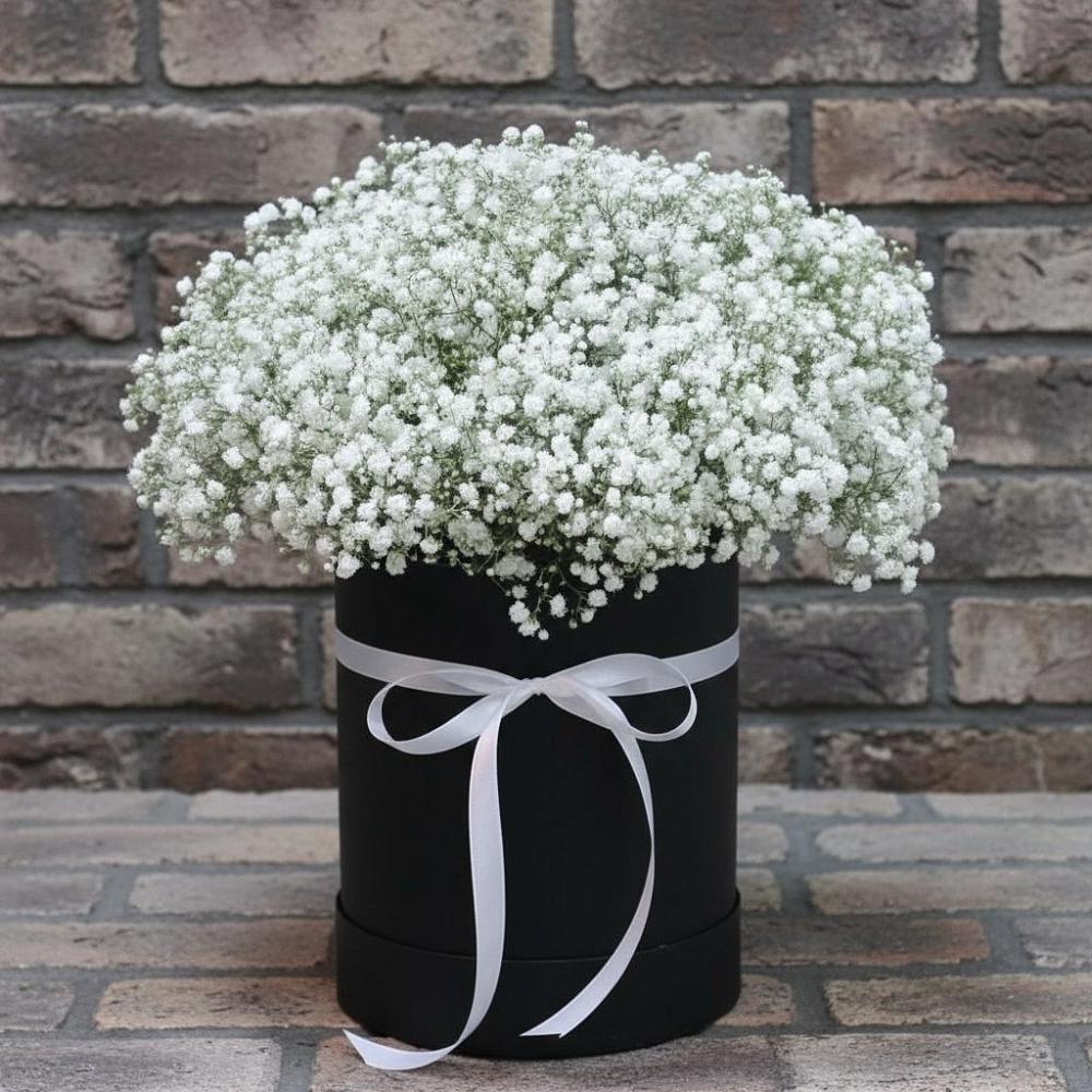 Цветочная композиция из Гипсофила в шляпной коробке в Некрасовке Хабаровский край