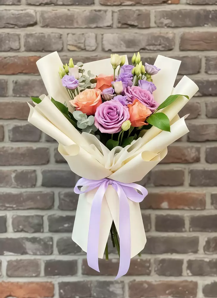 Букет цветов из: Лизиантусы и Розы в Некрасовке Хабаровский край