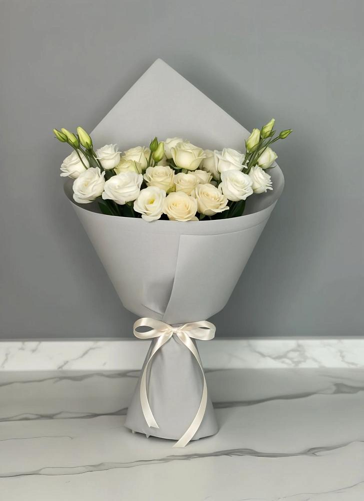 Букет цветов из: Розы и Лизиантусы в Некрасовке Хабаровский край