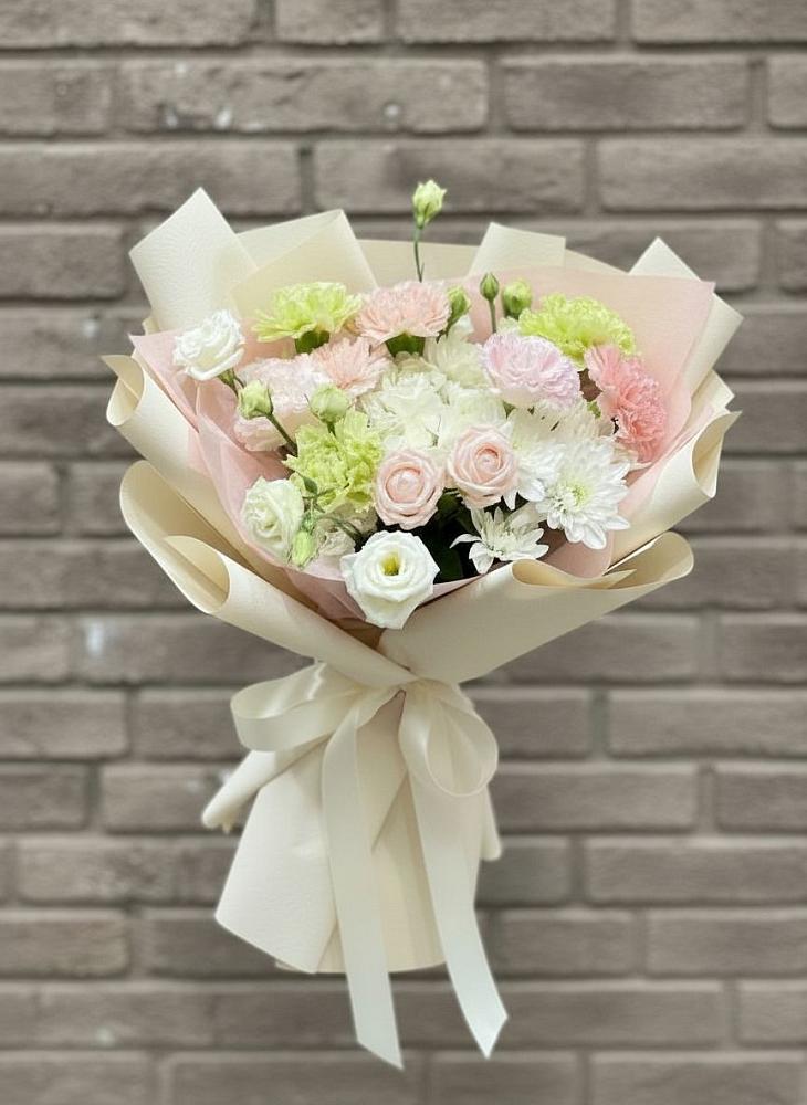 Букет цветов из: Гвоздики, Розы, Лизиантусы и Хризантемы в Некрасовке Хабаровский край