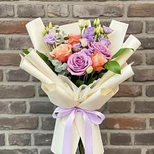 Букет цветов из:  Лизиантусы и Розы в Некрасовке Хабаровский край