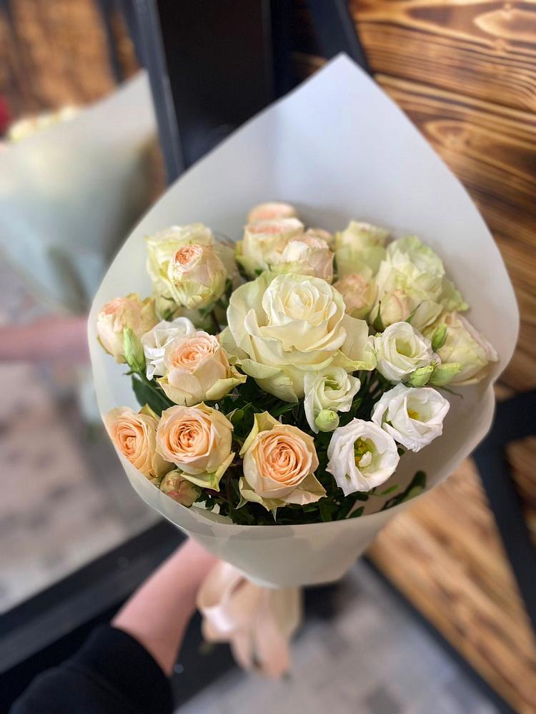 Букет цветов из: Розы и Лизиантусы в Некрасовке Хабаровский край